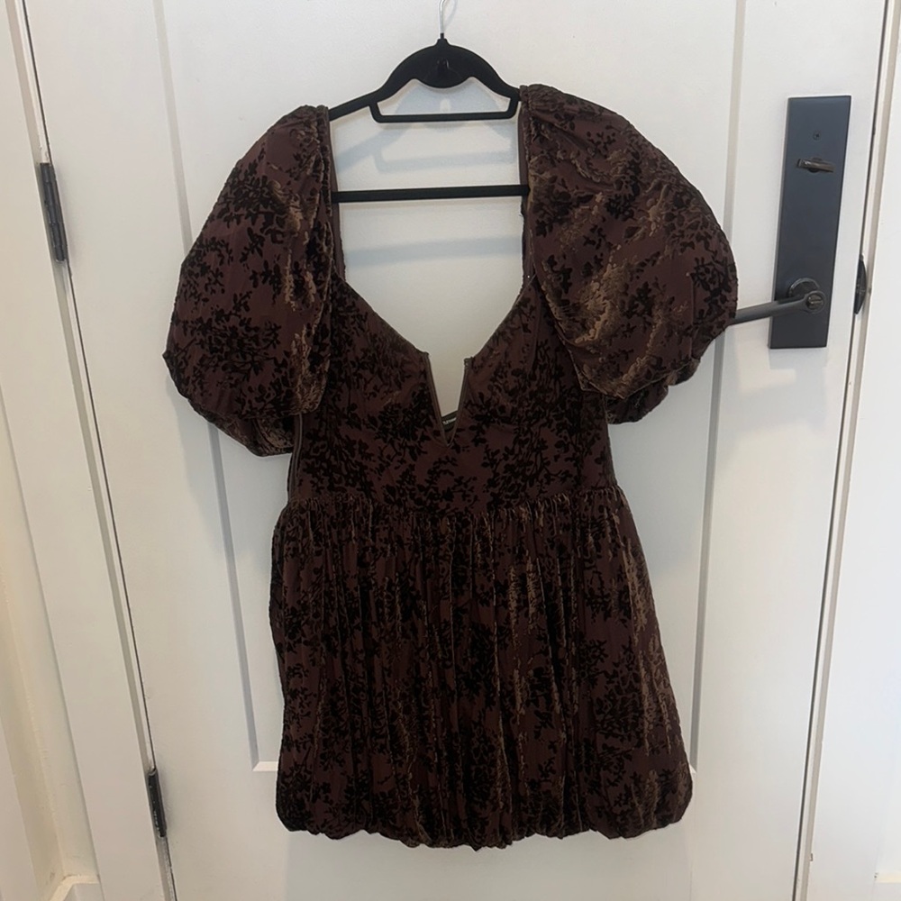 PrettyLittleThing Brown Puff Sleeve Blouse
